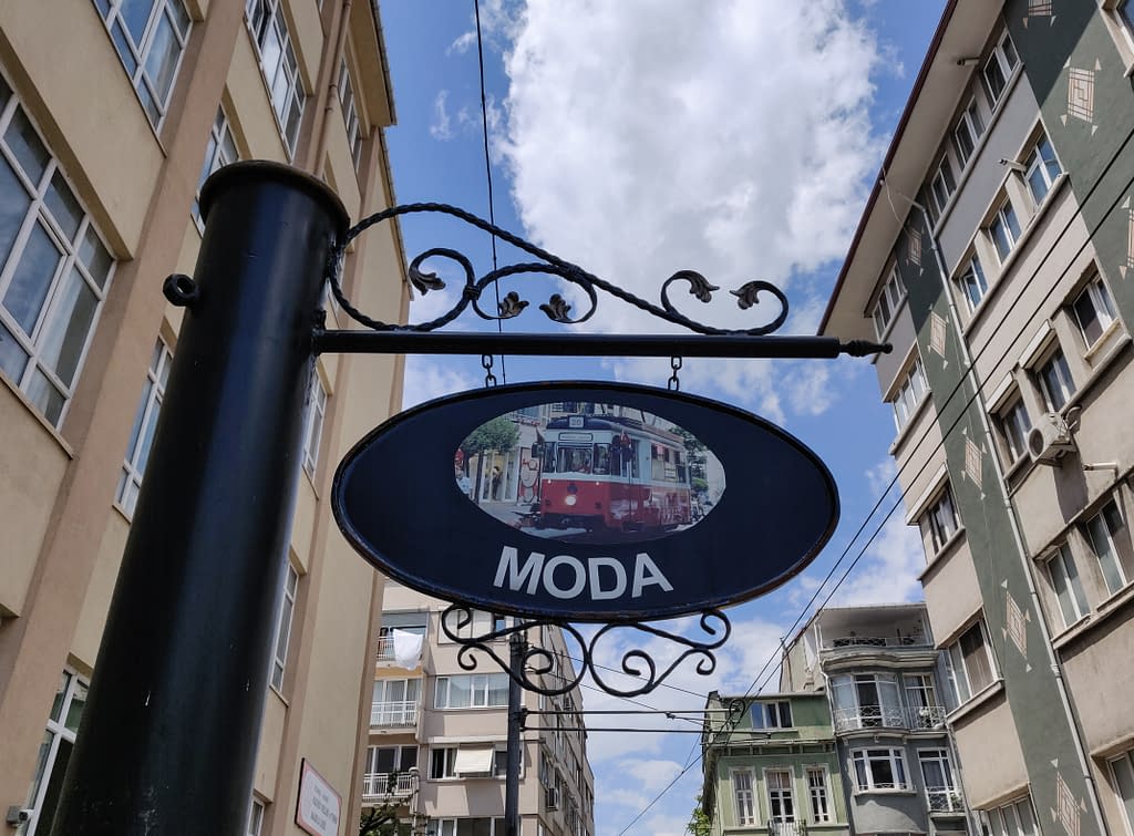 The second nostalgic tramway (T3 line, Moda) runs on a clockwise circular loop on the areas of Kadıköy and Moda. The length of the line is 2.6 kilometers and it has 10 stops.