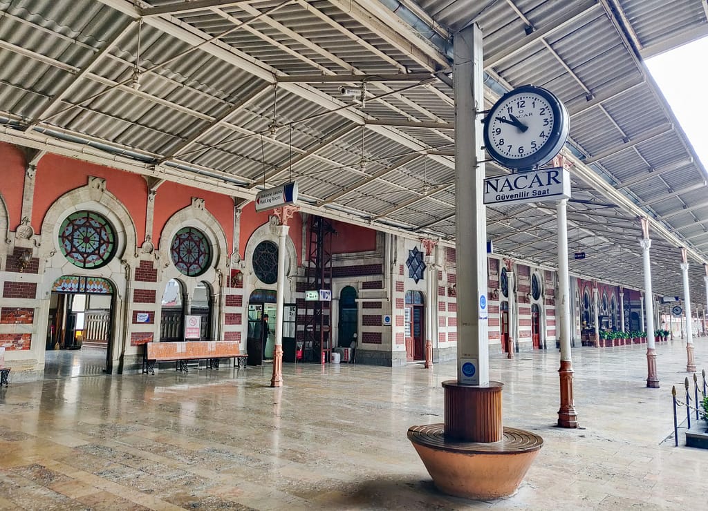 Sirkecin rautatieasema (Sirkeci Garı tai İstanbul Garı) Eminönüssa Euroopan puolella Istanbulissa. Asemalla sijaitsee myös Idän pikajunan (Orient Express) historiallinen asema (Sirkeci Terminal).
