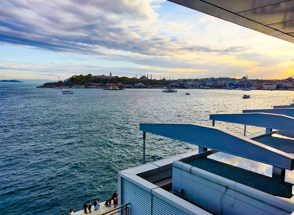 The modern and contemporary art museum, İstanbul Modern, is located on the European side (in the Beyoğlu district) with a beautiful sea view at the intersection of the Golden Horn and the Bosphorus Strait. 