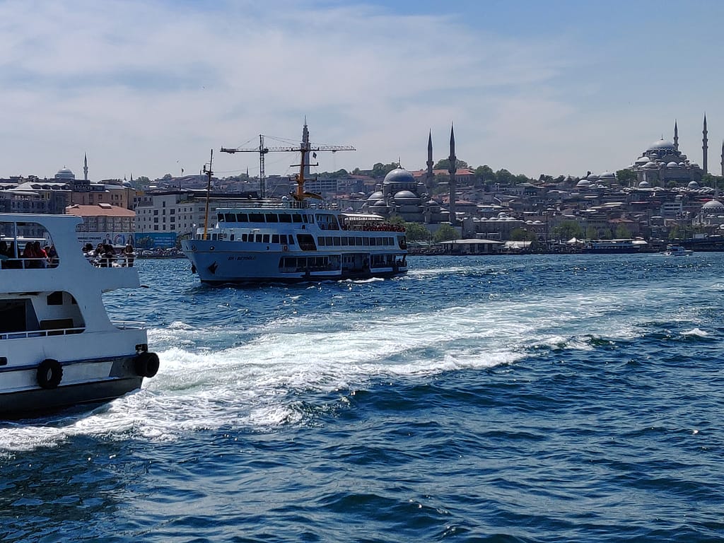  We return to Europe towards our departure port in Eminönü.