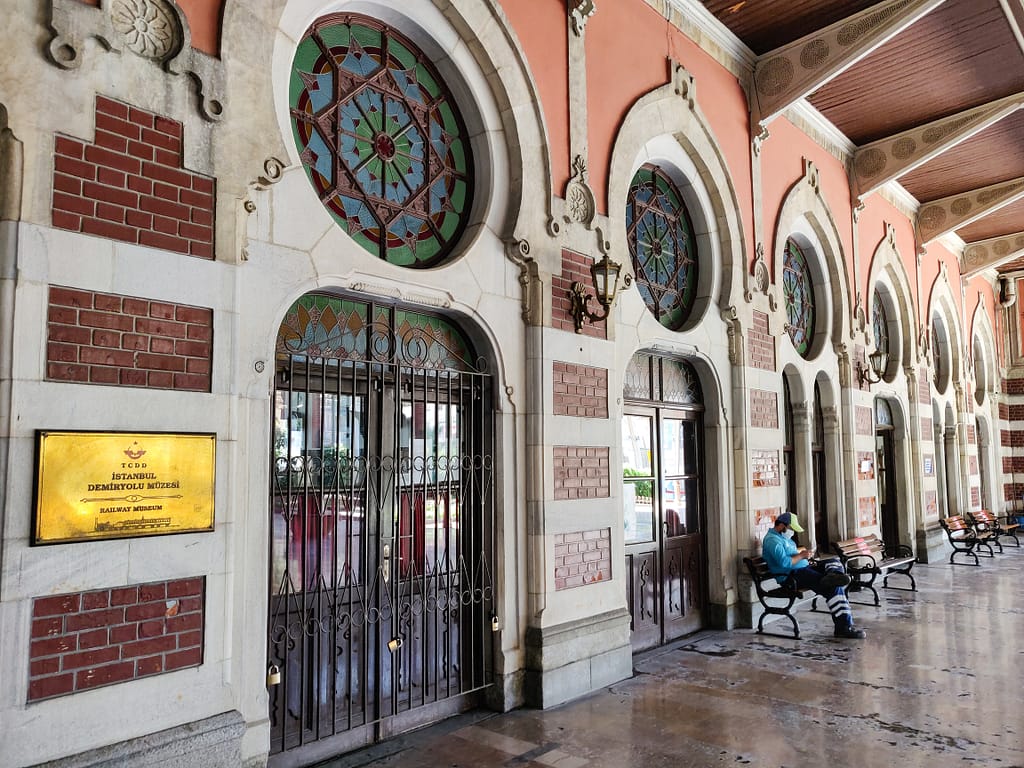 Sirkecin rautatieasema (Sirkeci Garı tai İstanbul Garı) Eminönüssa Euroopan puolella Istanbulissa. Asemalla sijaitsee myös Idän pikajunan (Orient Express) historiallinen asema (Sirkeci Terminal).